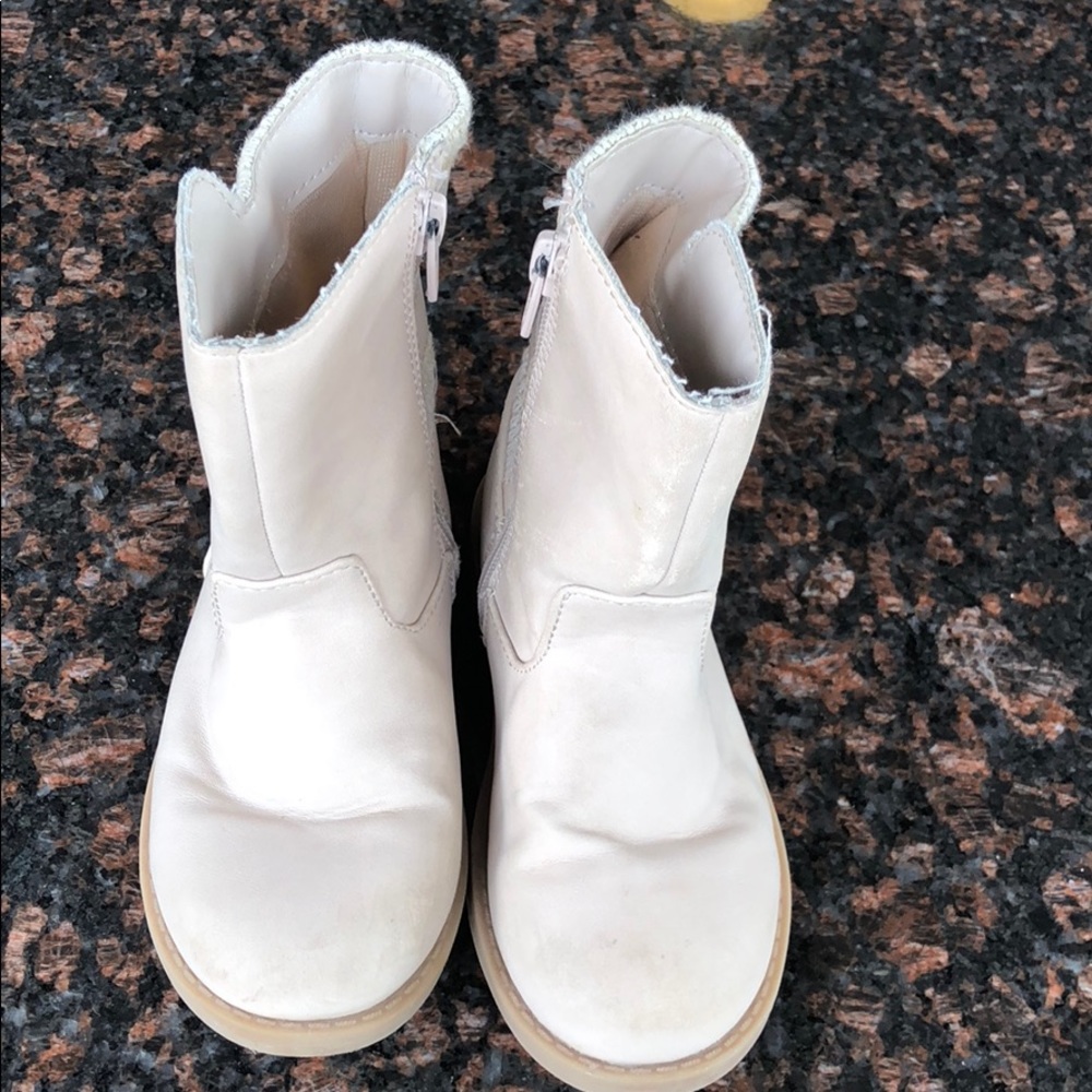 Girl boots